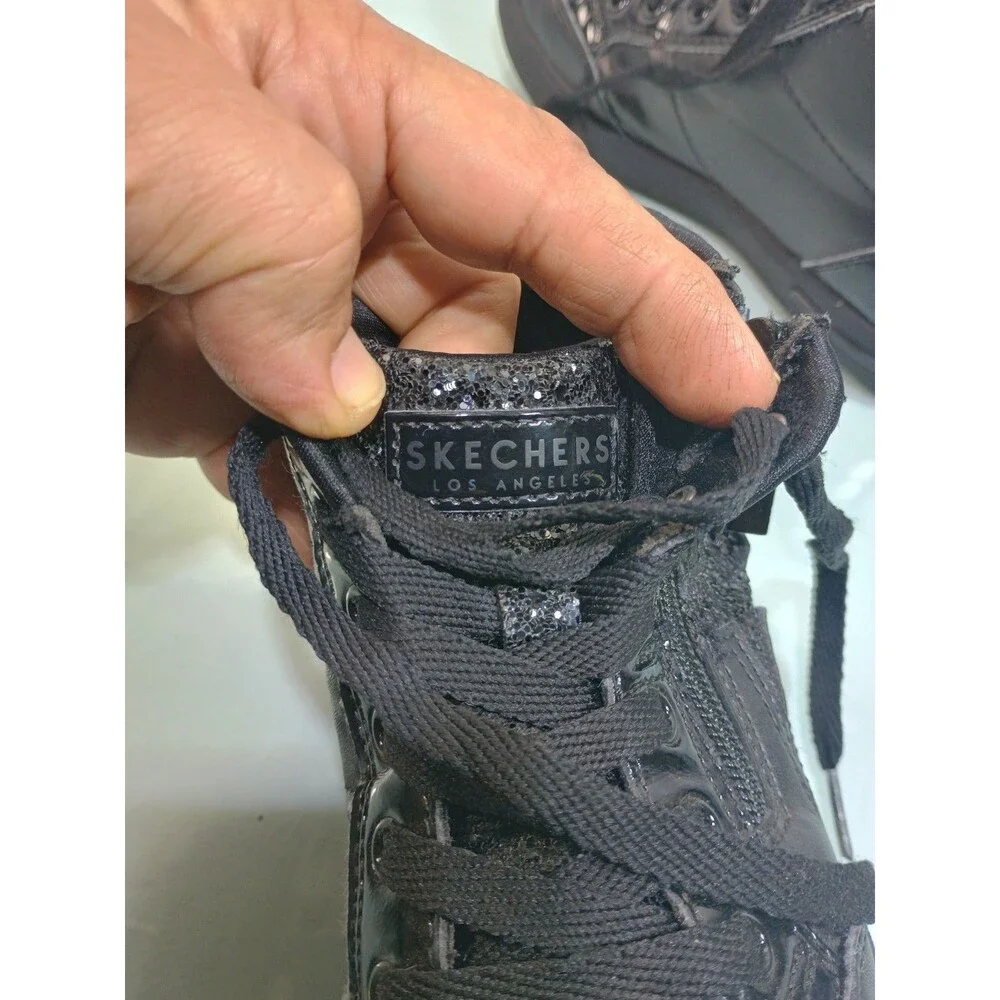 Skechers product pair